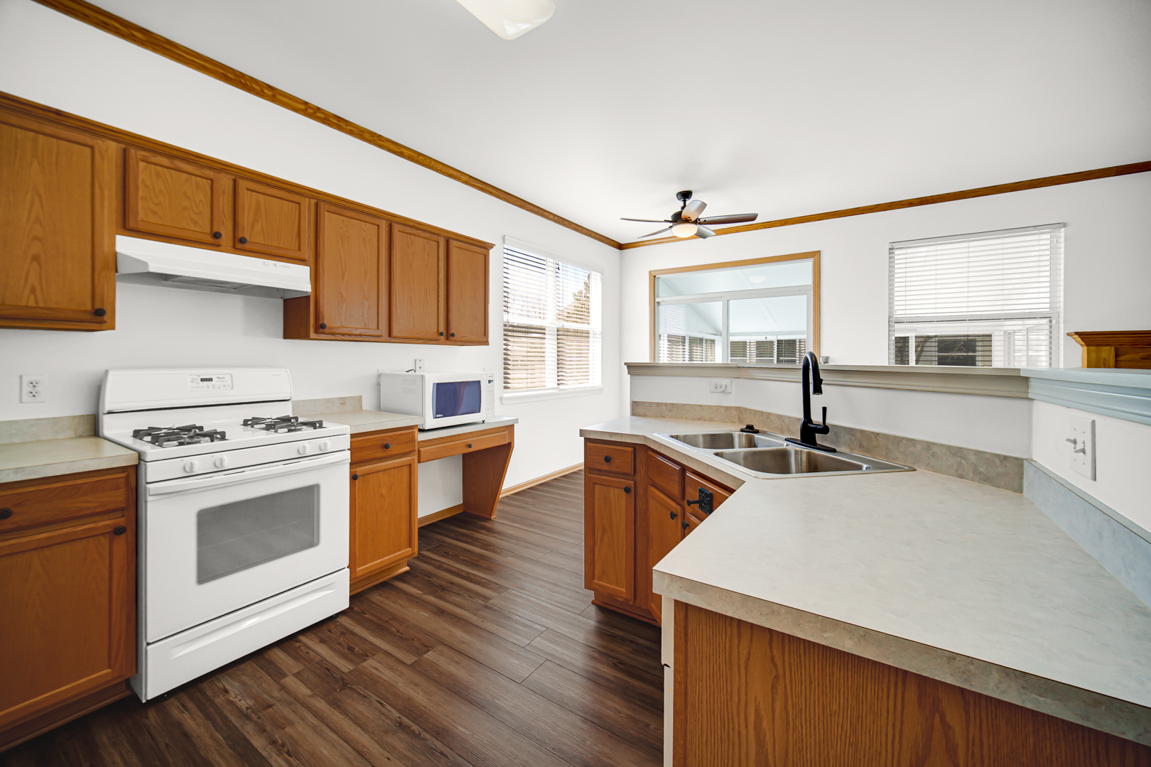 690 S Wellston Lane, Romeoville, IL 60446