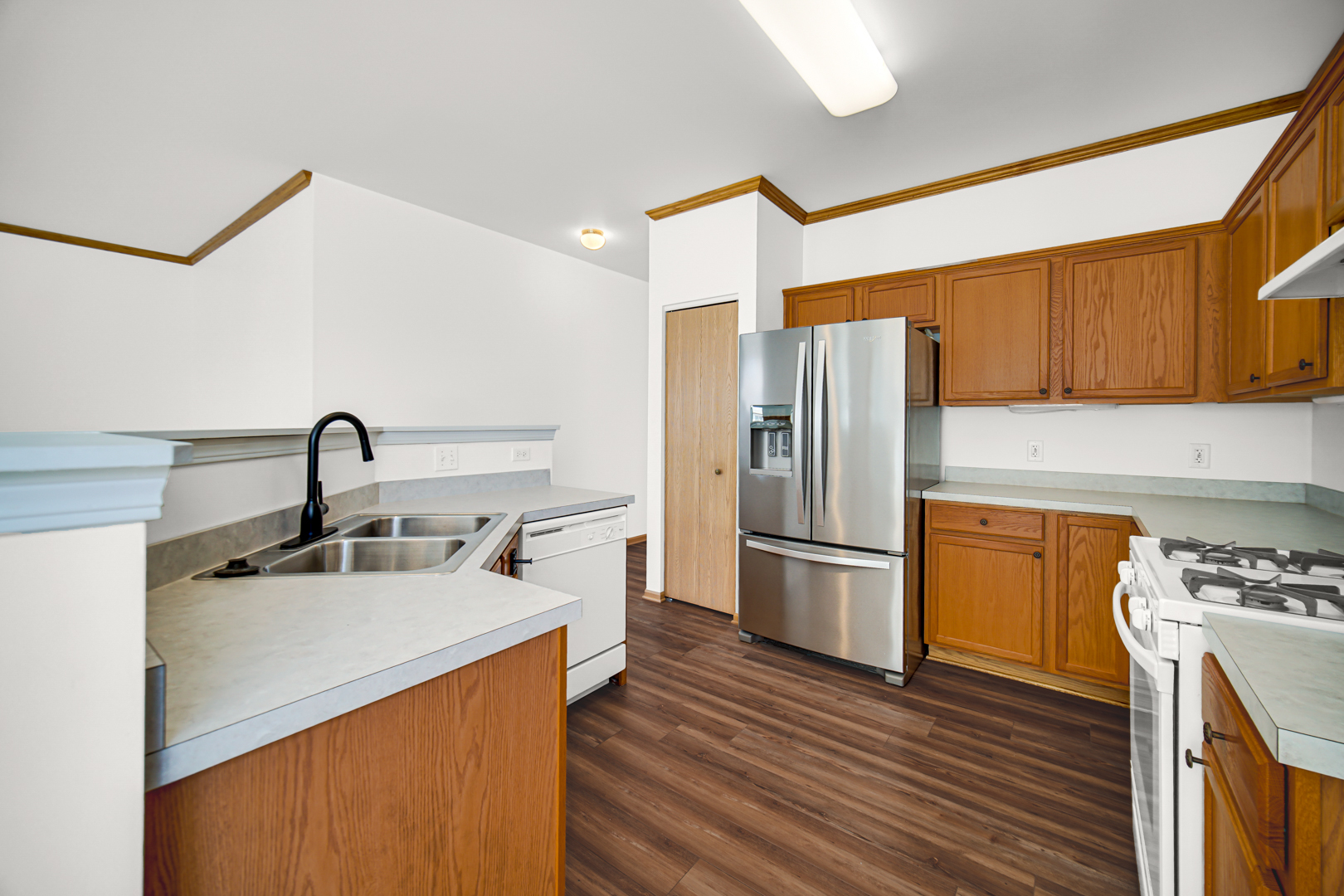 690 S Wellston Lane, Romeoville, IL 60446