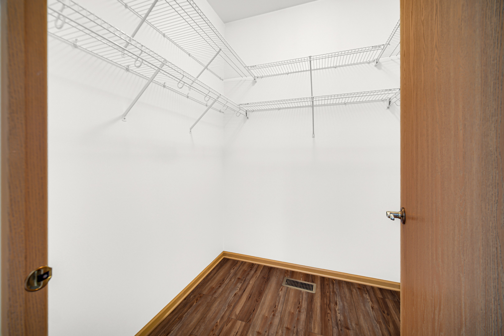 690 S Wellston Lane, Romeoville, IL 60446