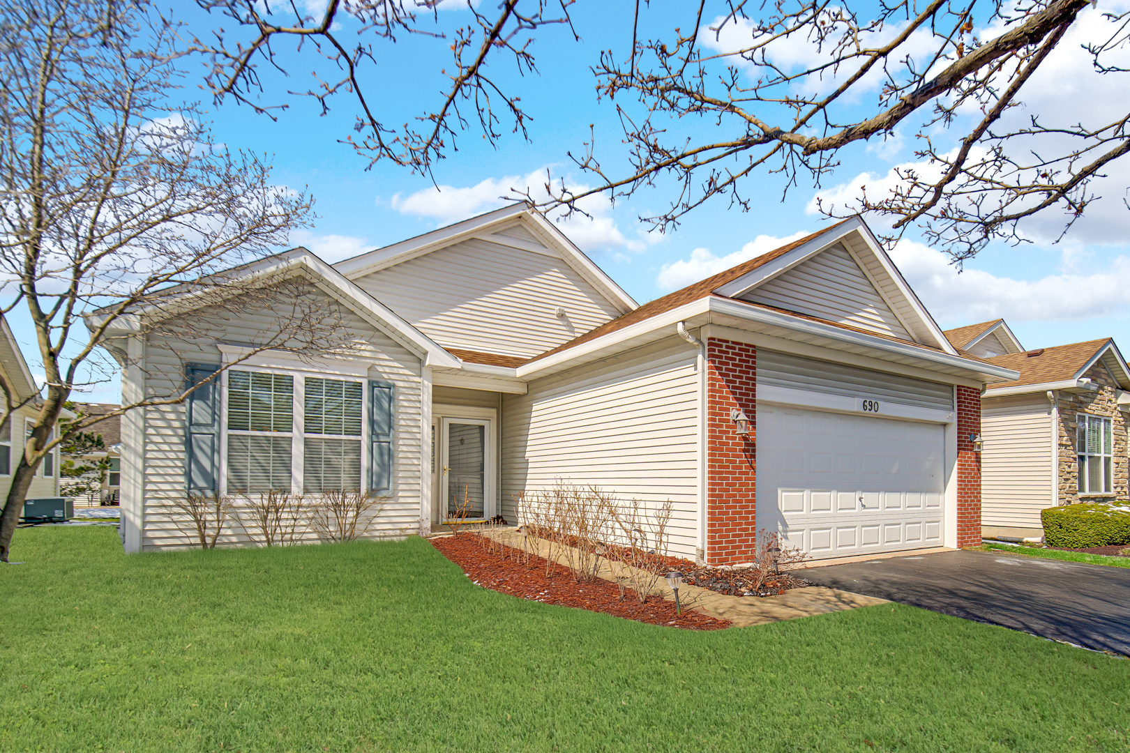 690 S Wellston Lane, Romeoville, IL 60446