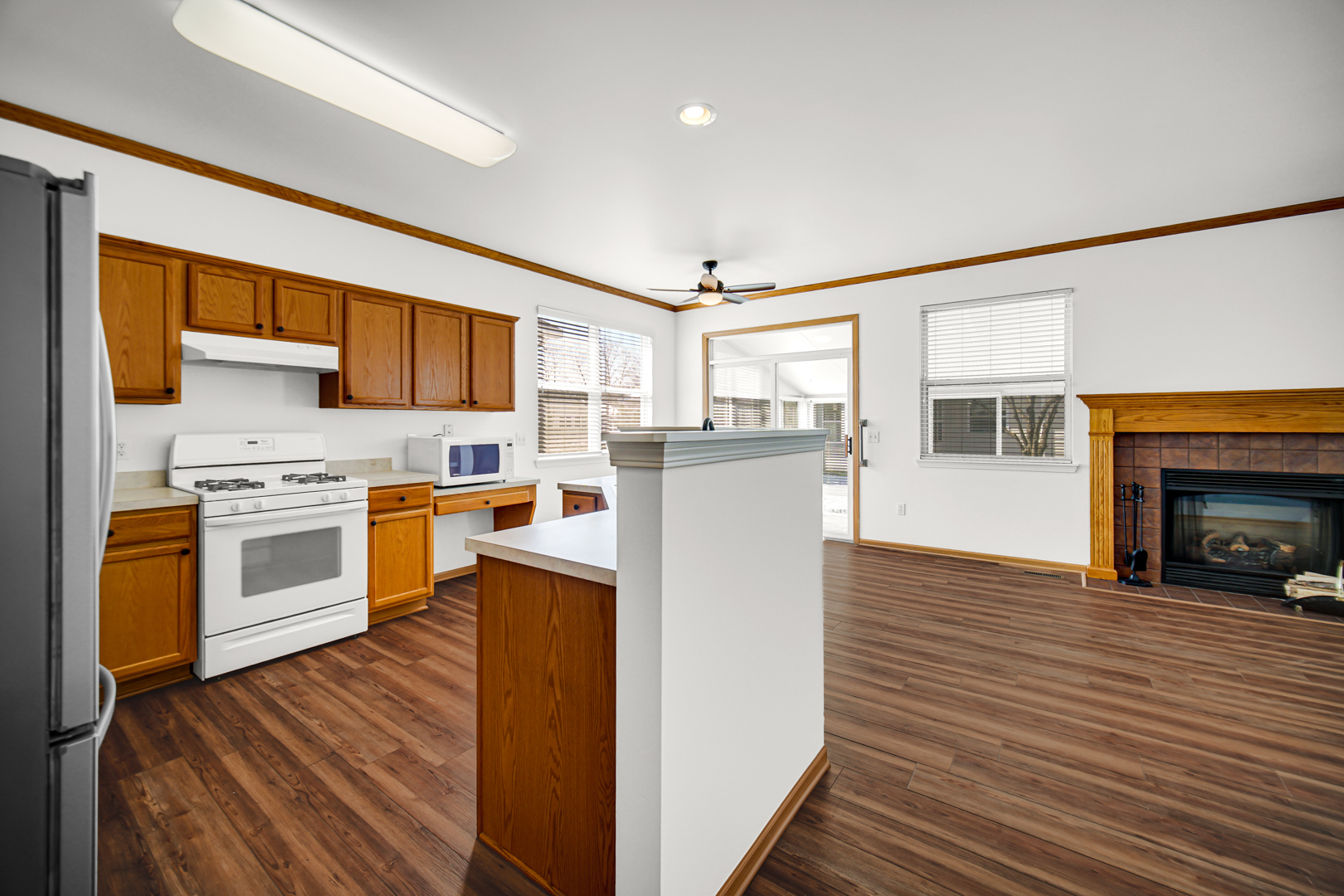 690 S Wellston Lane, Romeoville, IL 60446