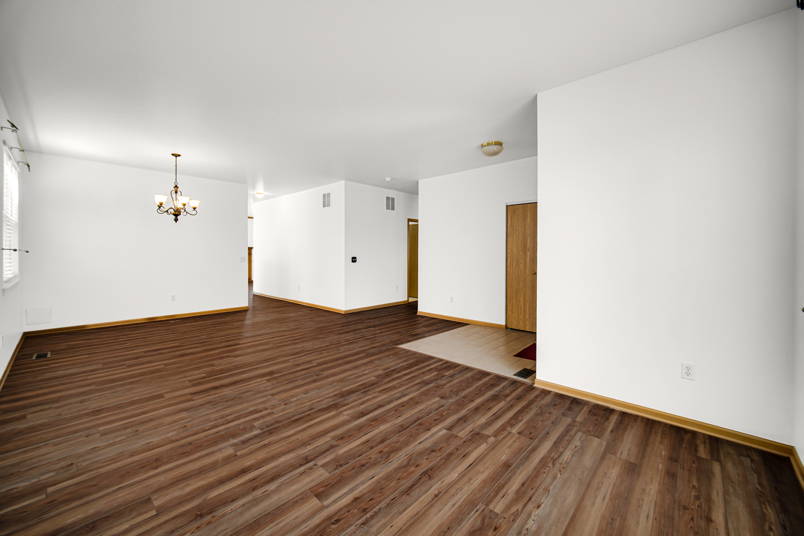 690 S Wellston Lane, Romeoville, IL 60446