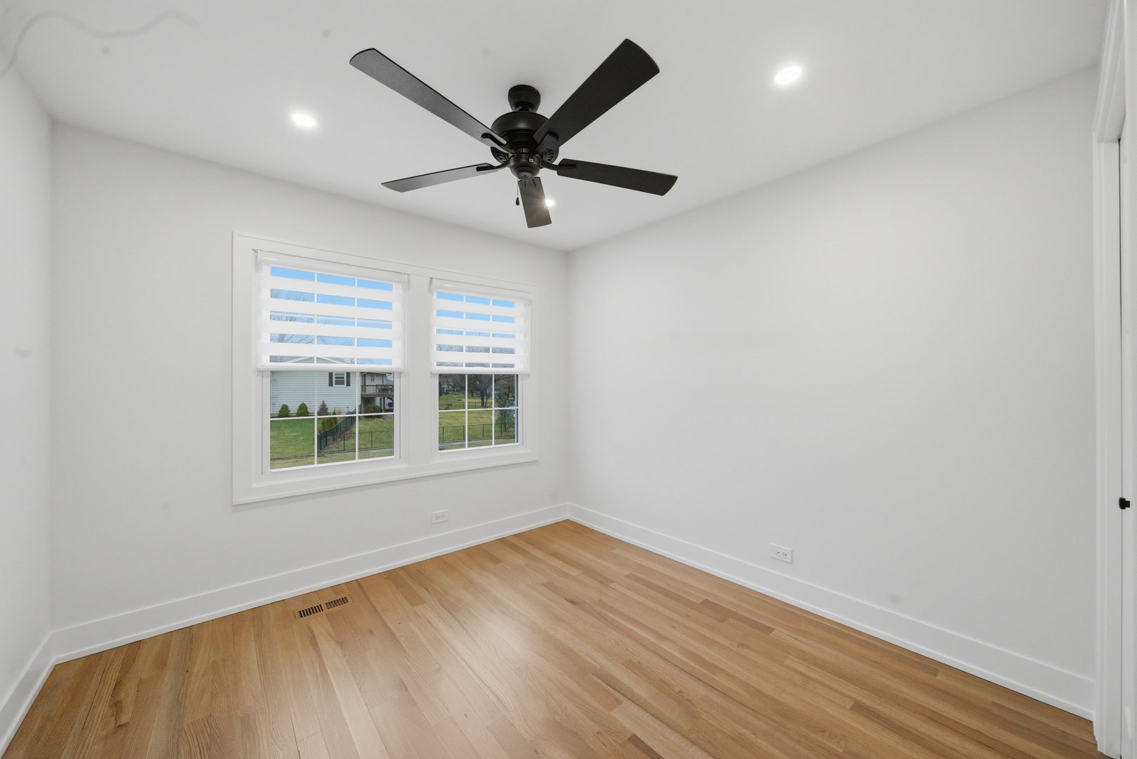 2S245 Mayfield Lane, Glen Ellyn, IL 60137