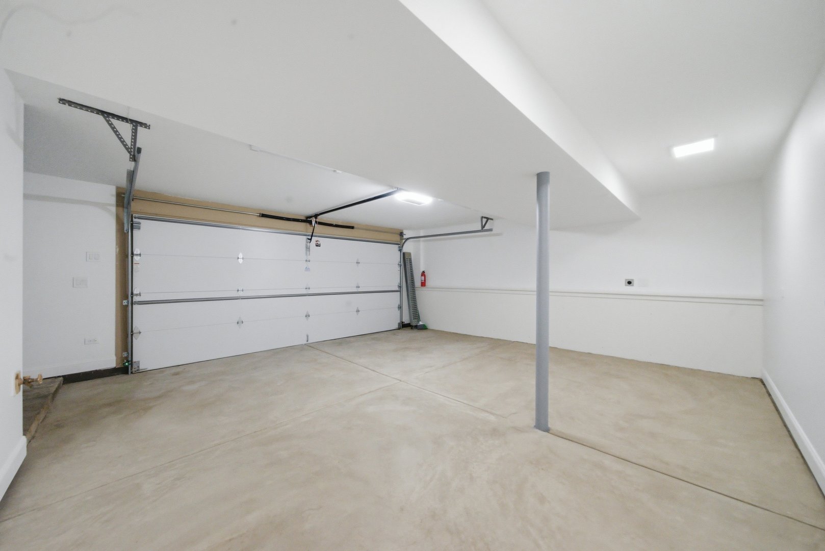 2S245 Mayfield Lane, Glen Ellyn, IL 60137