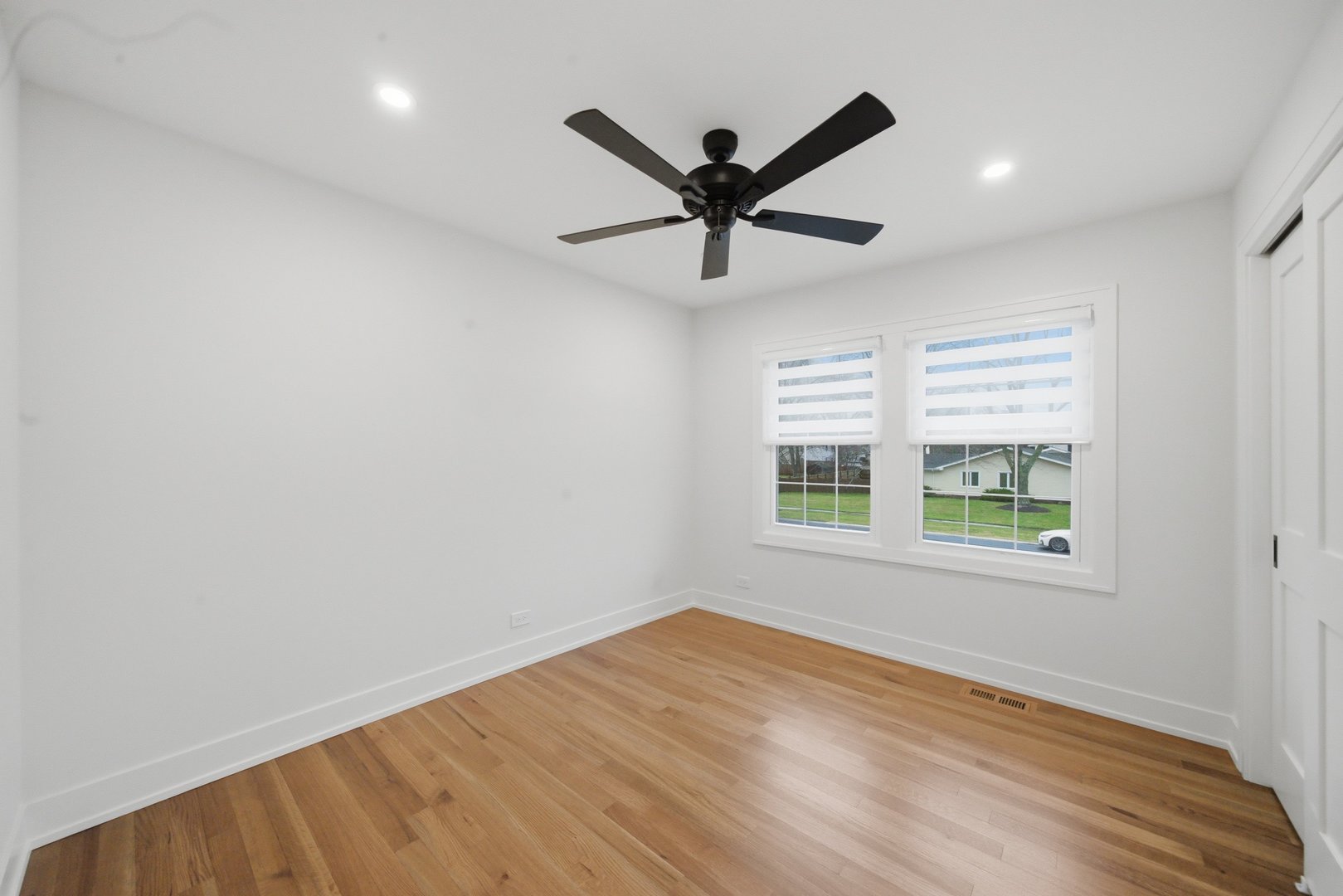 2S245 Mayfield Lane, Glen Ellyn, IL 60137