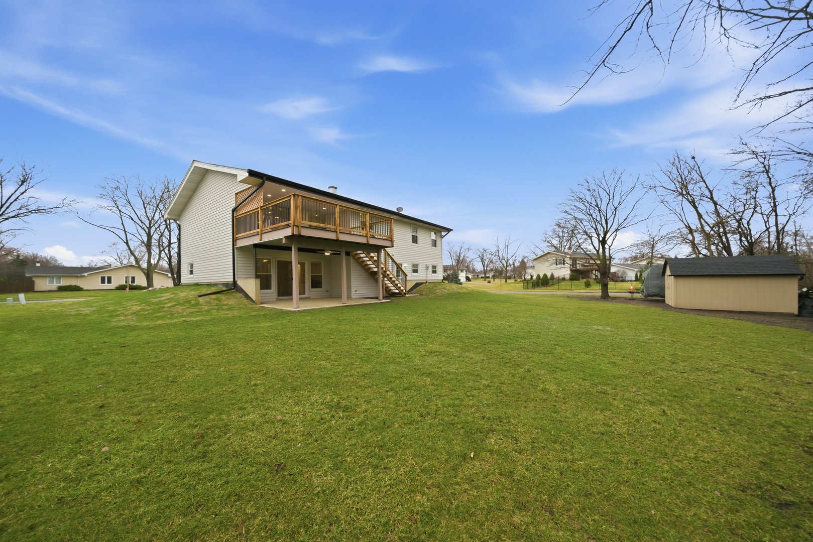 2S245 Mayfield Lane, Glen Ellyn, IL 60137