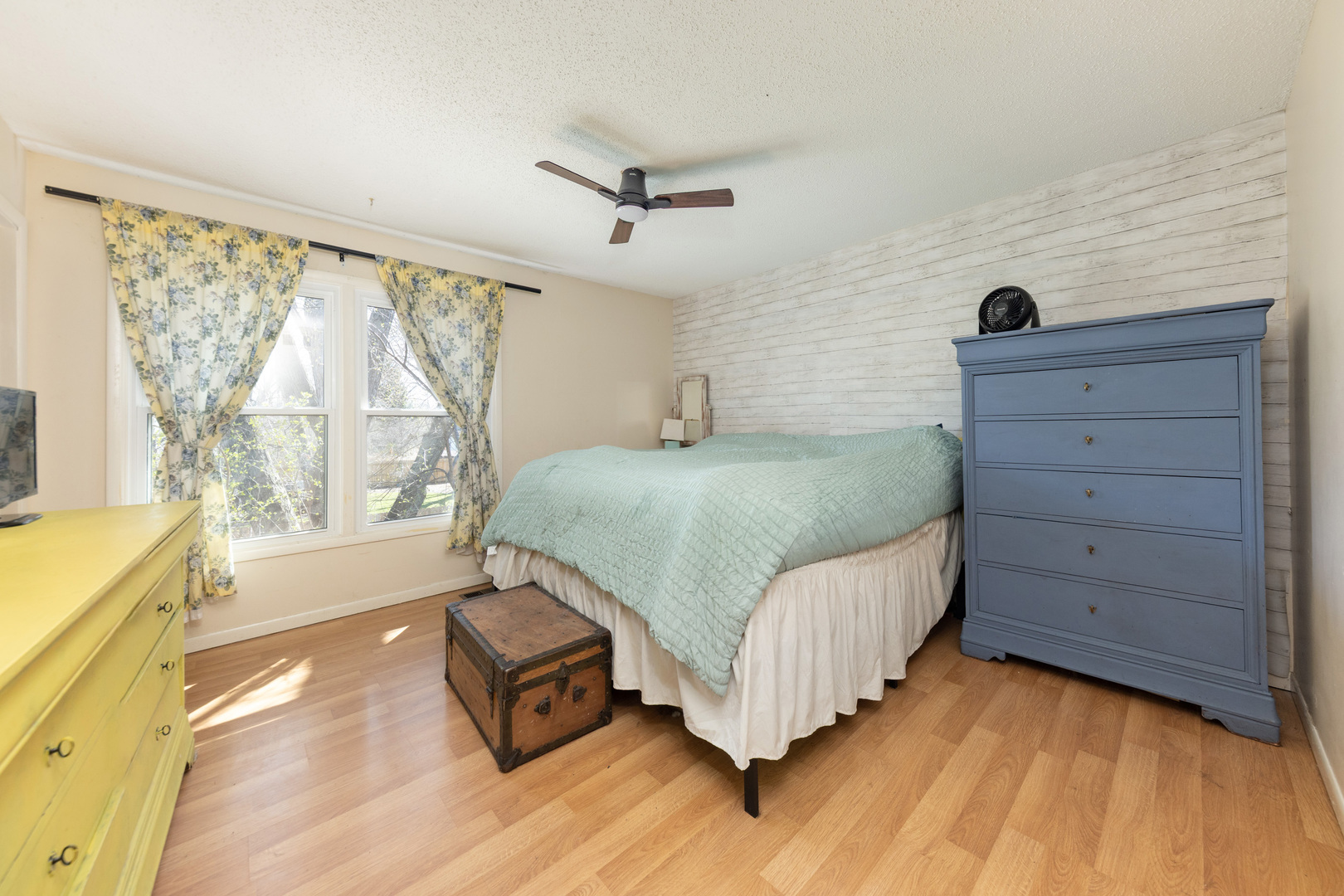 128 S BIRCHWOOD Drive, Naperville, IL 60540