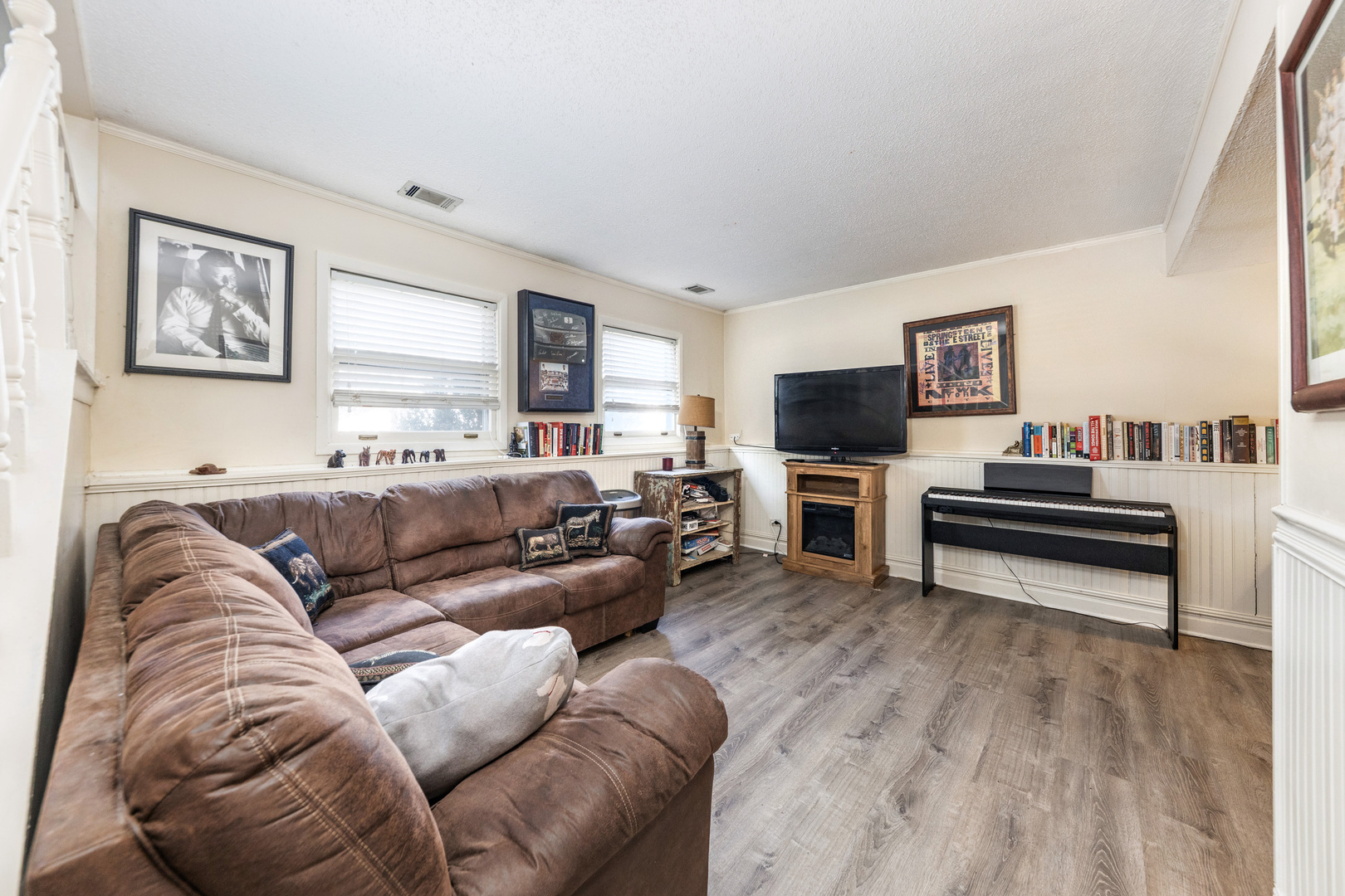 128 S BIRCHWOOD Drive, Naperville, IL 60540