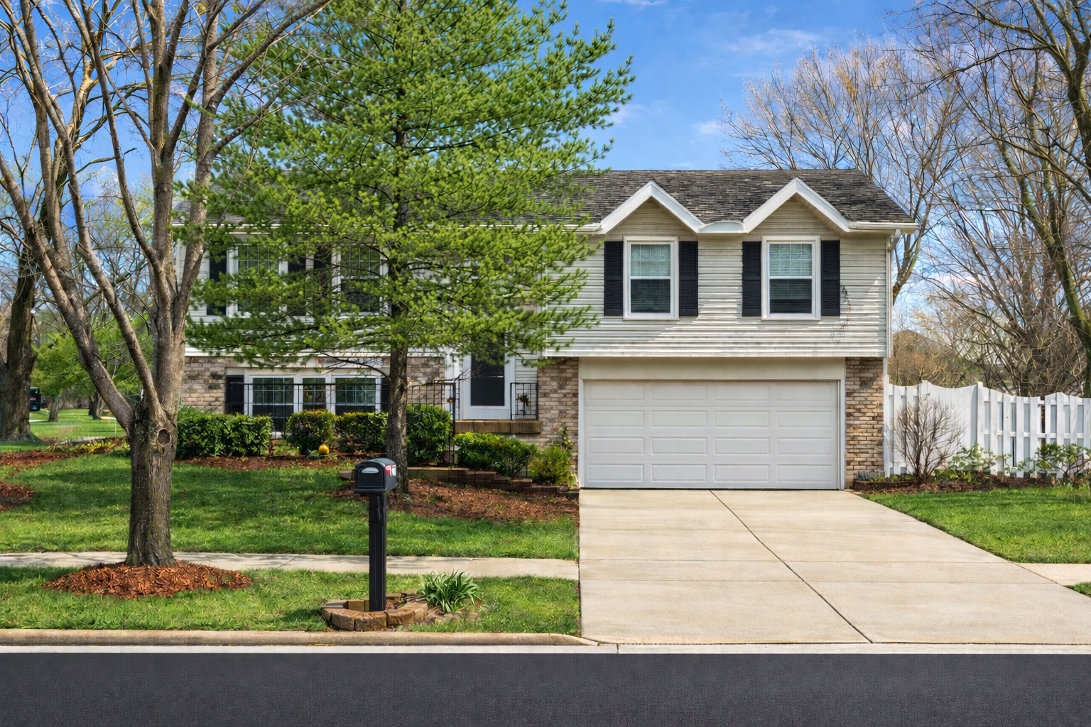 128 S BIRCHWOOD Drive, Naperville, IL 60540