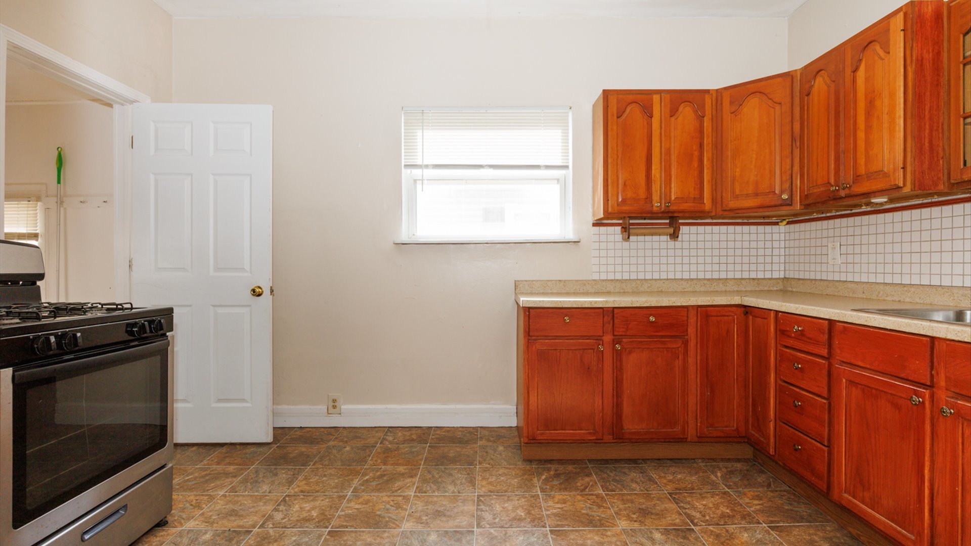 802 S Madison Street, Bloomington, IL 61701