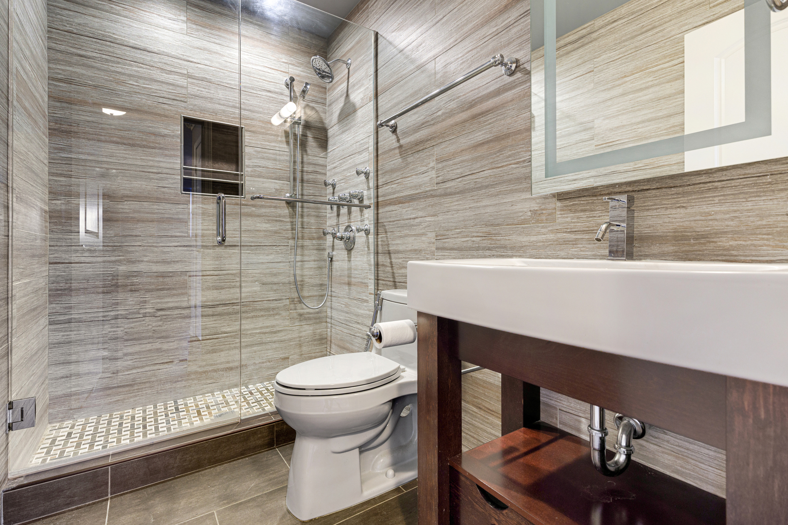 1198 Evergreen Avenue, Des Plaines, IL 60016