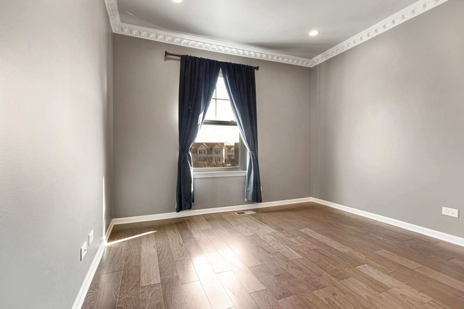 1198 Evergreen Avenue, Des Plaines, IL 60016