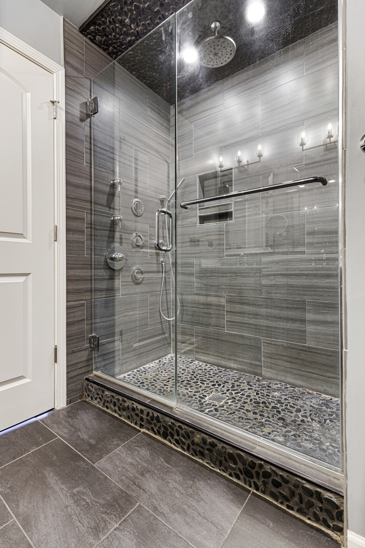 1198 Evergreen Avenue, Des Plaines, IL 60016