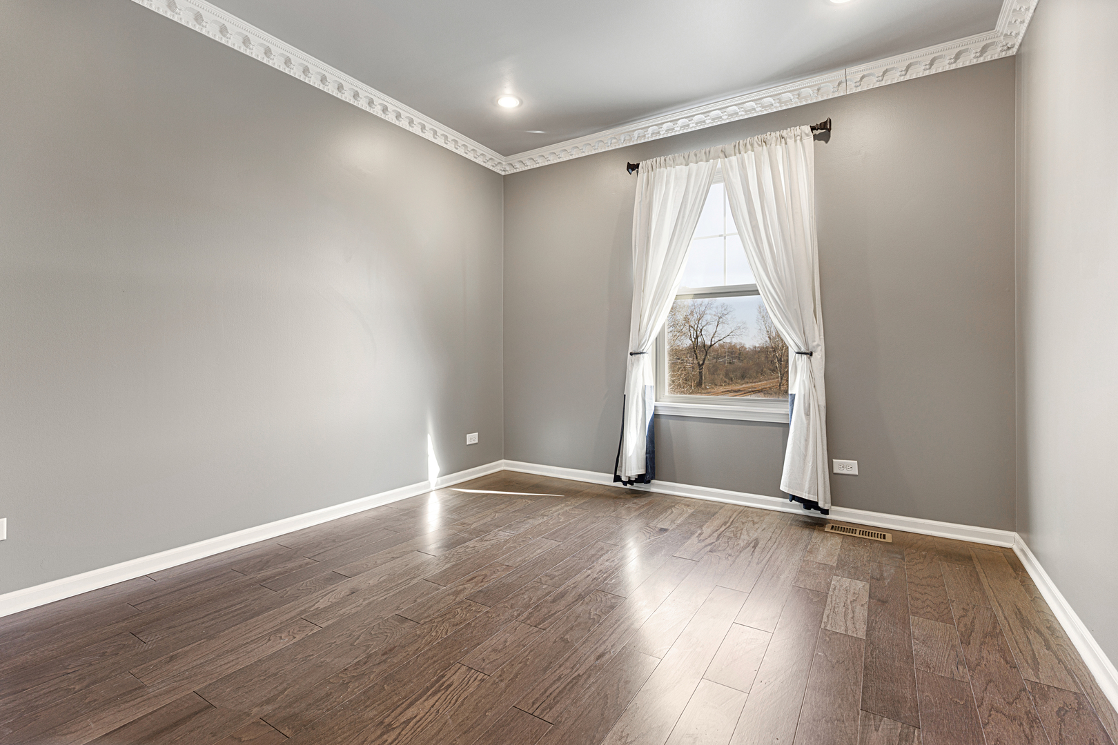 1198 Evergreen Avenue, Des Plaines, IL 60016