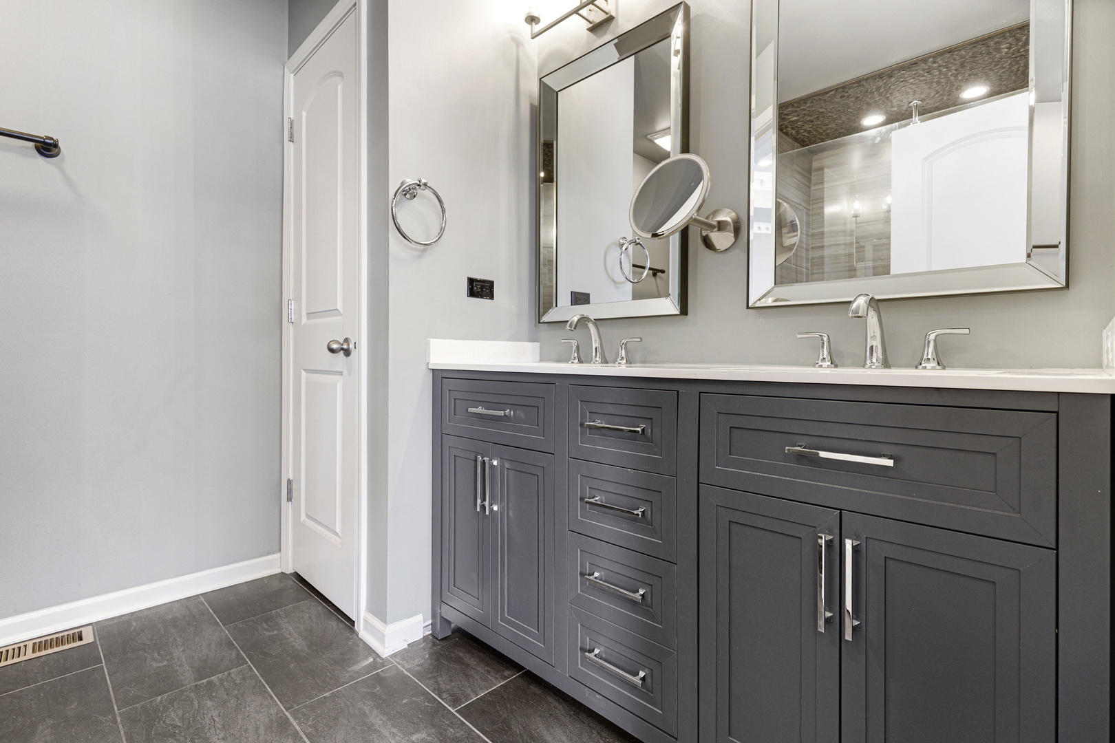 1198 Evergreen Avenue, Des Plaines, IL 60016