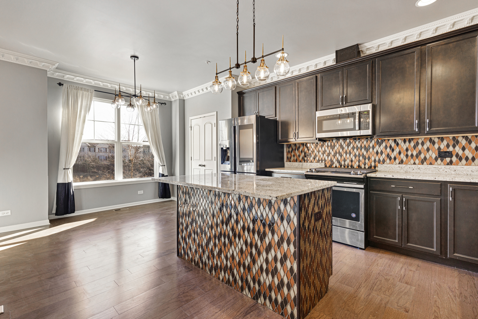 1198 Evergreen Avenue, Des Plaines, IL 60016