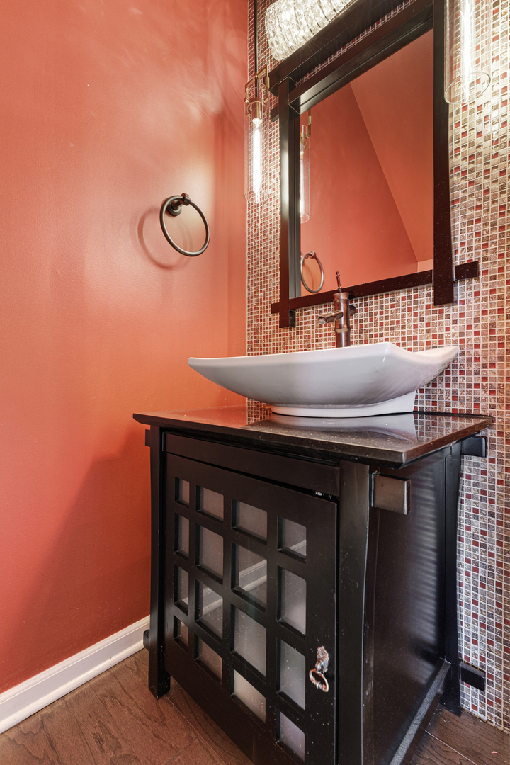 1198 Evergreen Avenue, Des Plaines, IL 60016