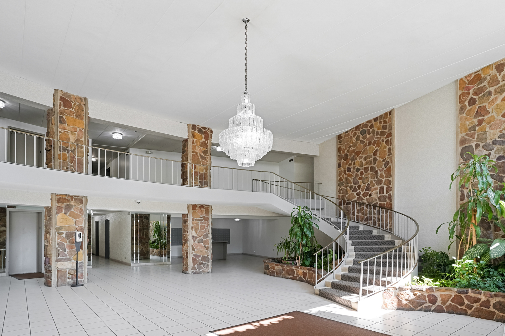 16 E Old Willow Road #223S, Prospect Heights, IL 60070