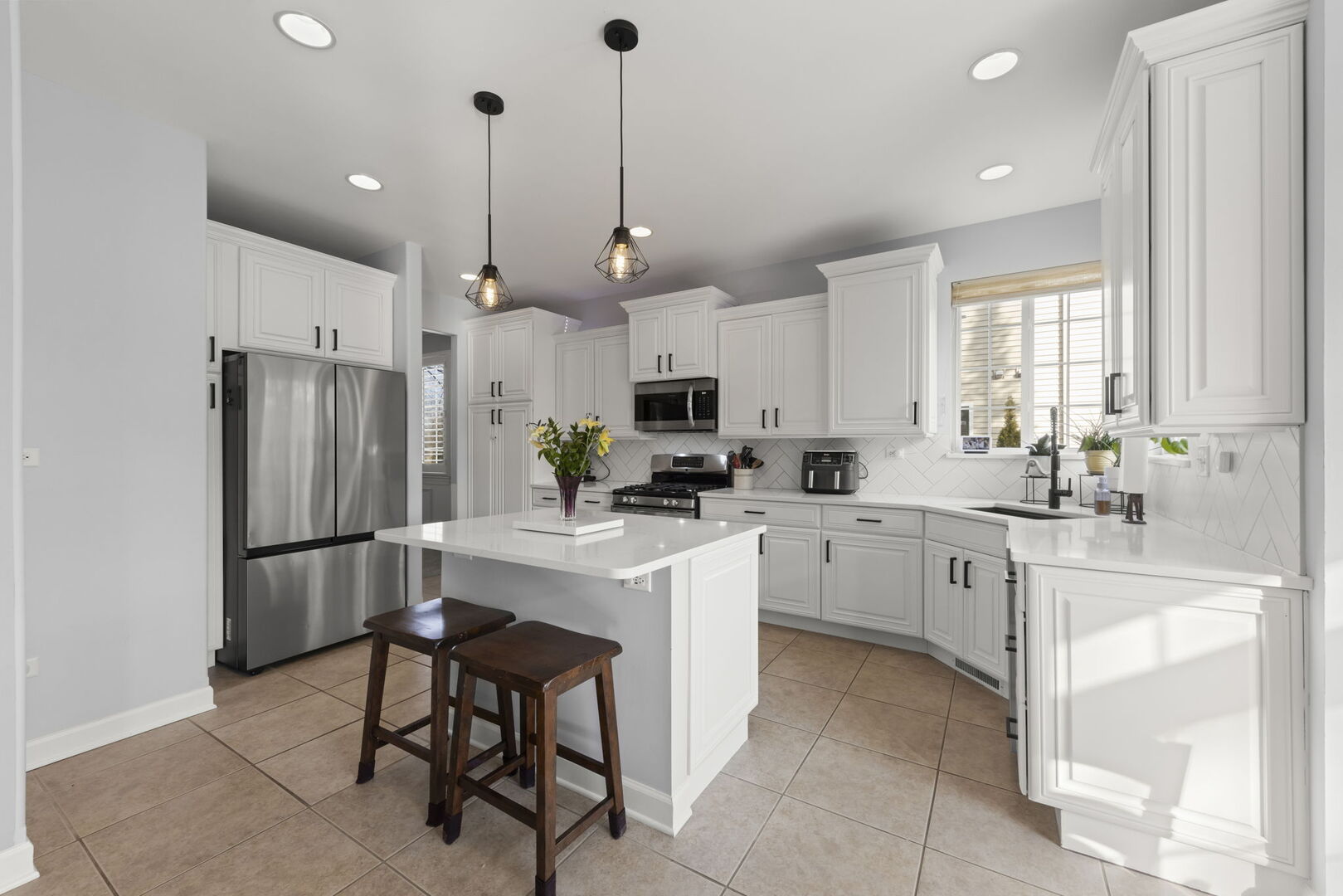 621 Western Drive, North Aurora, IL 60542