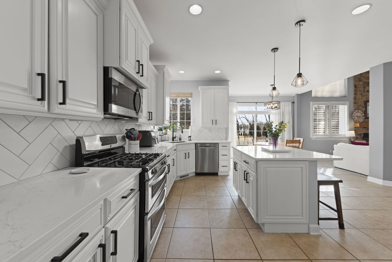 621 Western Drive, North Aurora, IL 60542