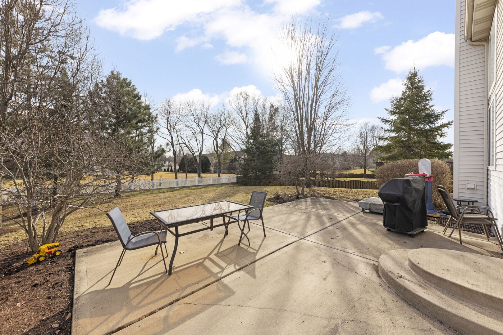 621 Western Drive, North Aurora, IL 60542