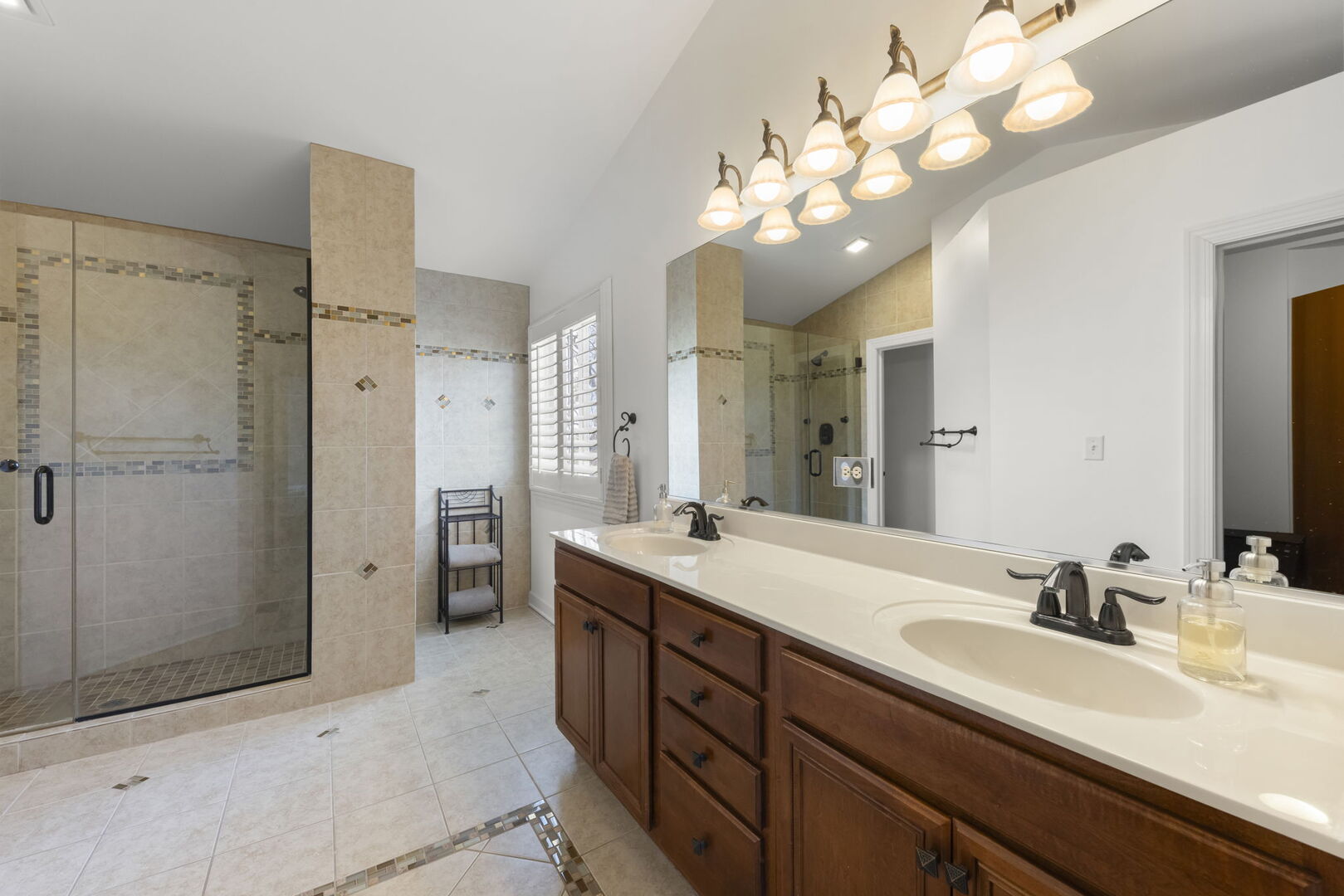 621 Western Drive, North Aurora, IL 60542