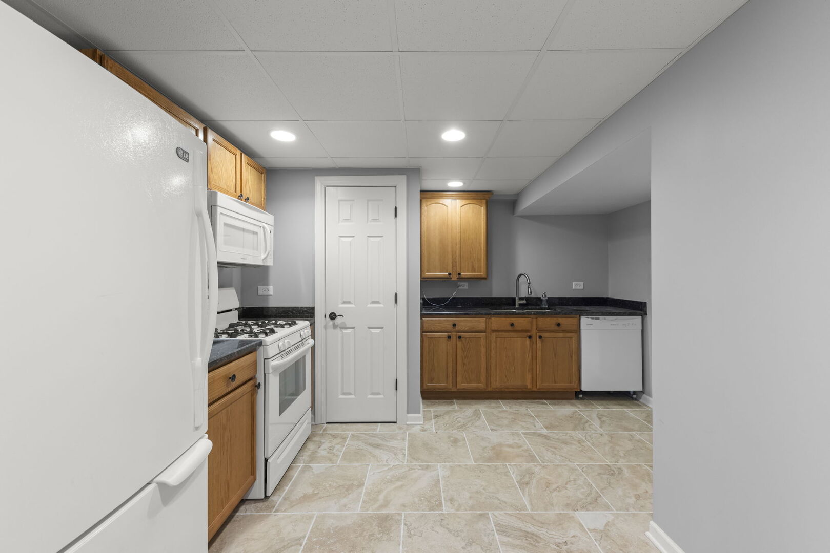 621 Western Drive, North Aurora, IL 60542