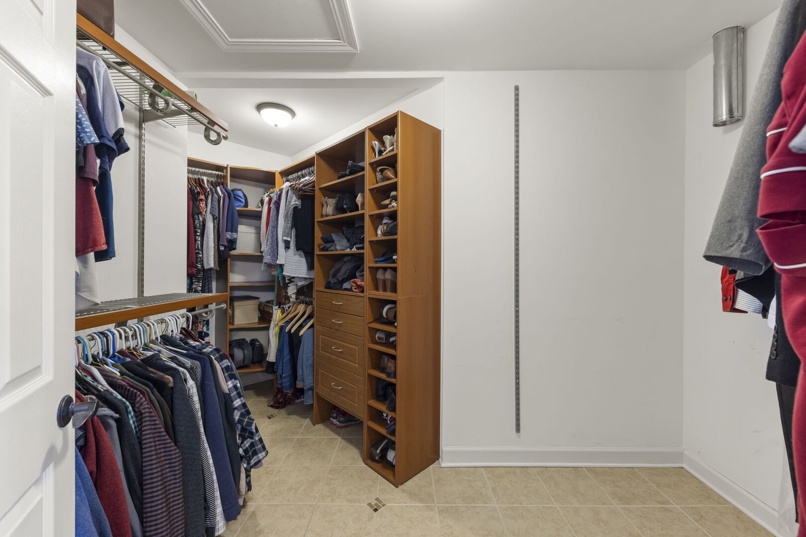 621 Western Drive, North Aurora, IL 60542