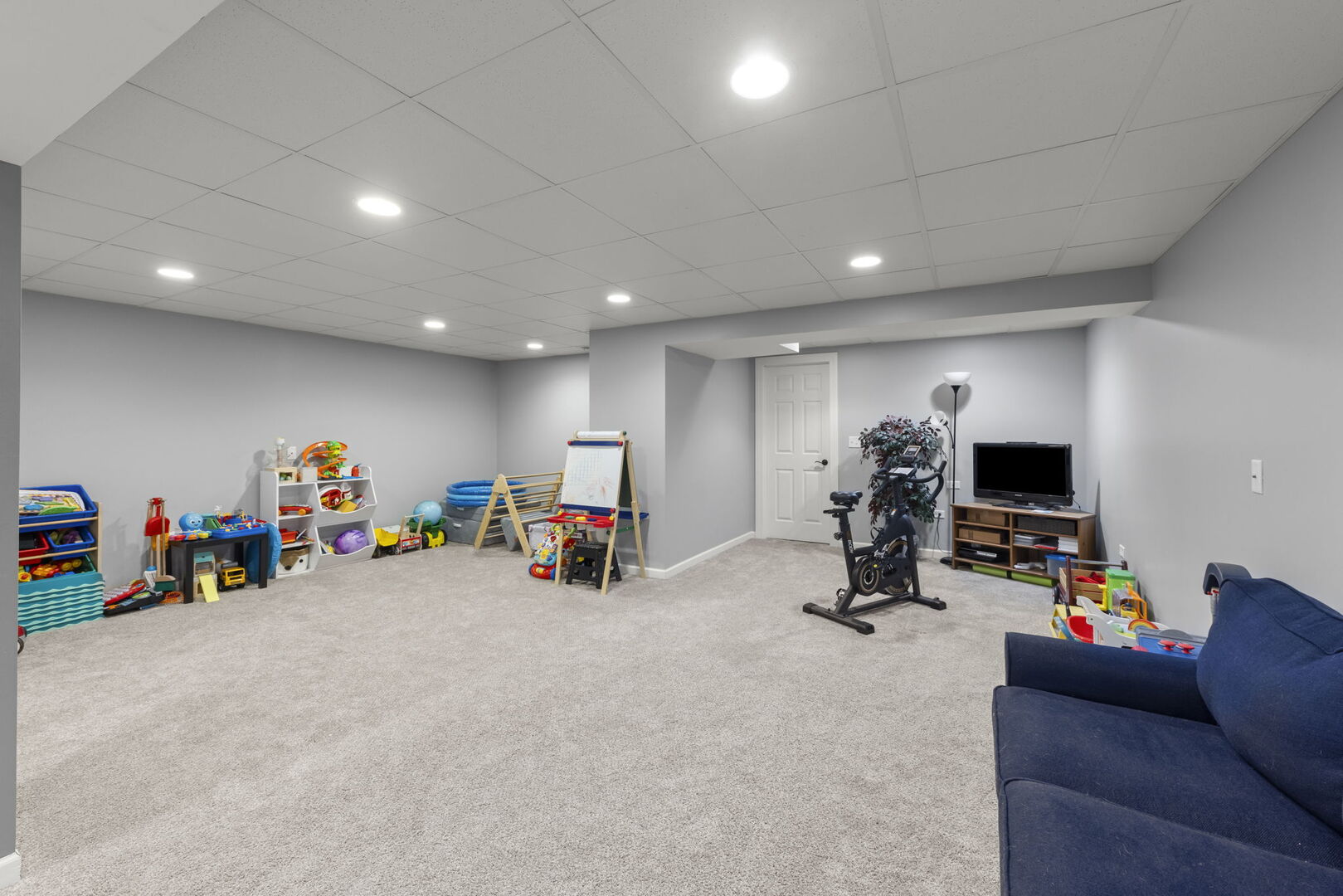 621 Western Drive, North Aurora, IL 60542