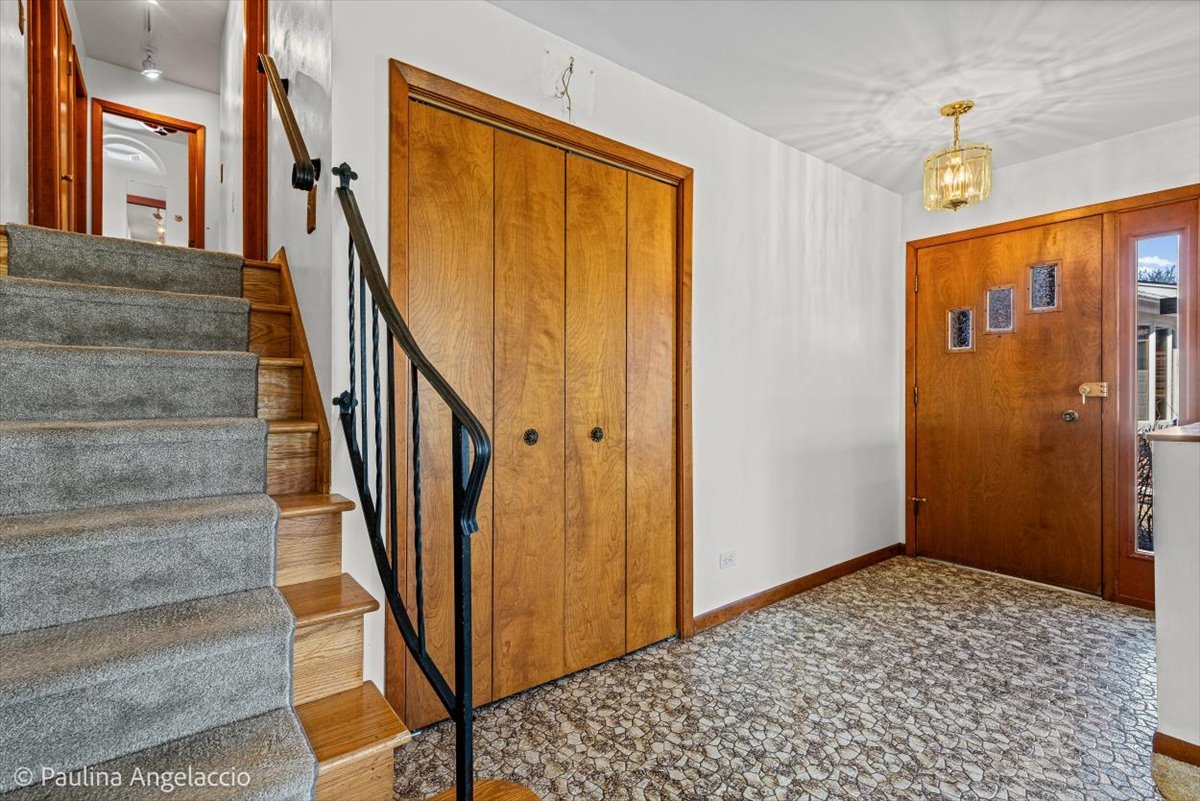 1454 Dayton Place, Des Plaines, IL 60018