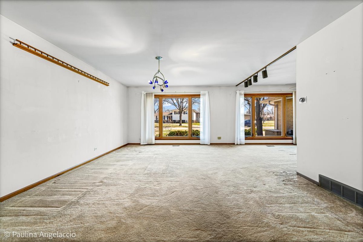 1454 Dayton Place, Des Plaines, IL 60018