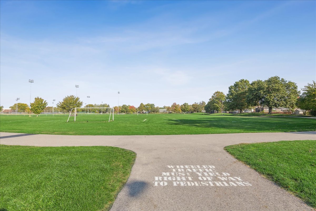 1454 Dayton Place, Des Plaines, IL 60018