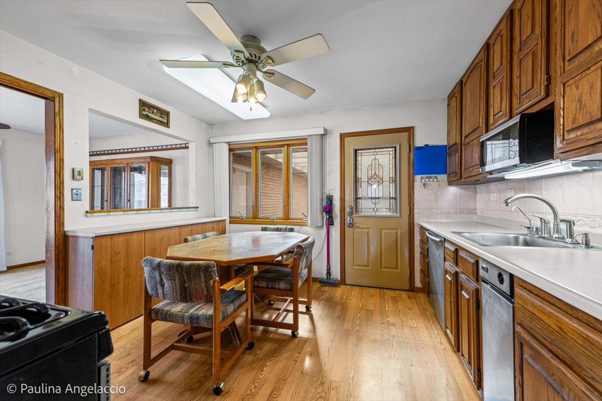 1454 Dayton Place, Des Plaines, IL 60018