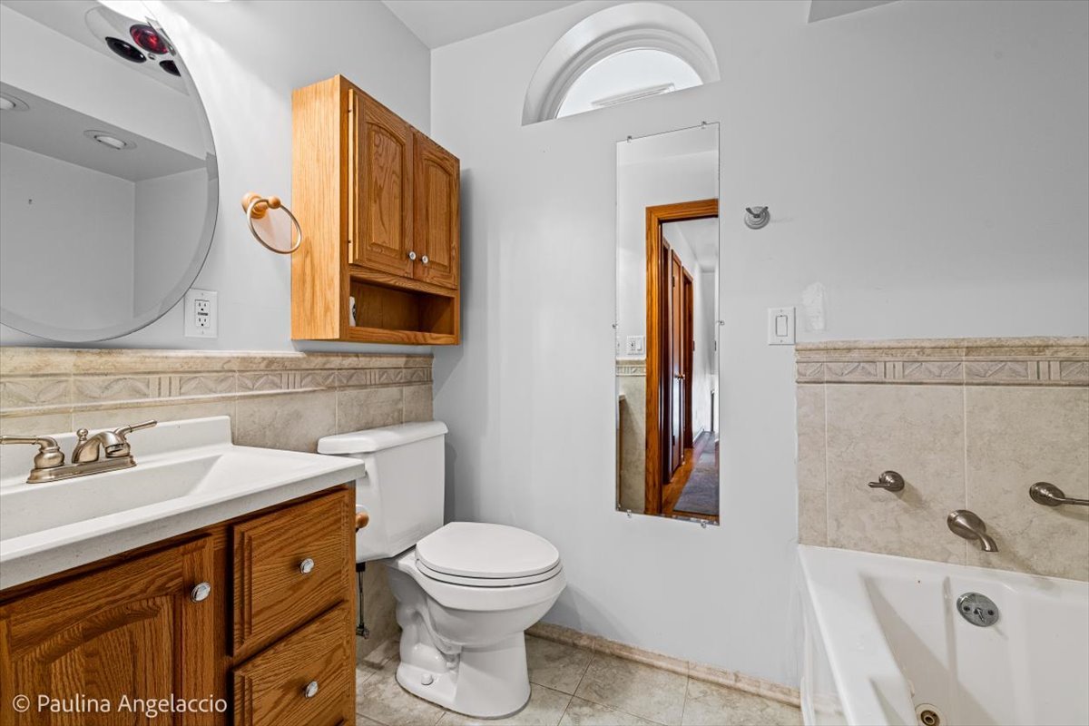 1454 Dayton Place, Des Plaines, IL 60018