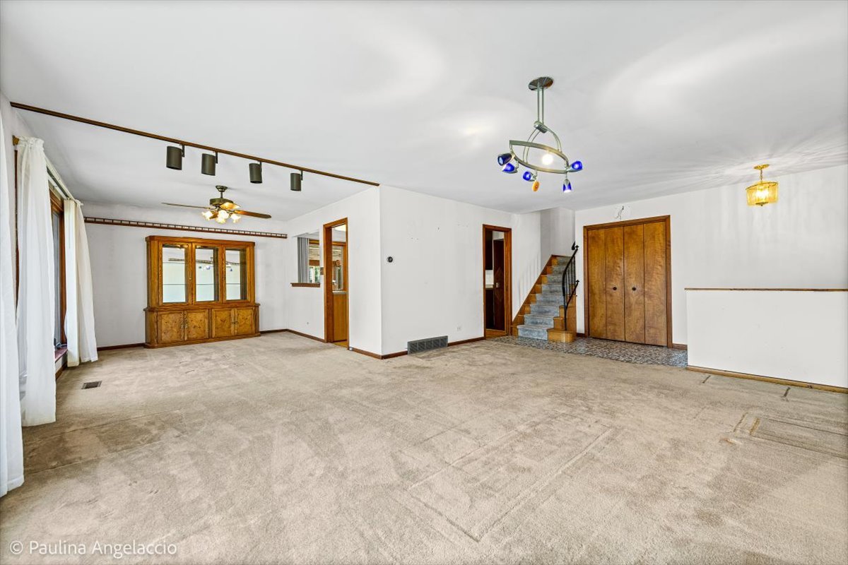 1454 Dayton Place, Des Plaines, IL 60018