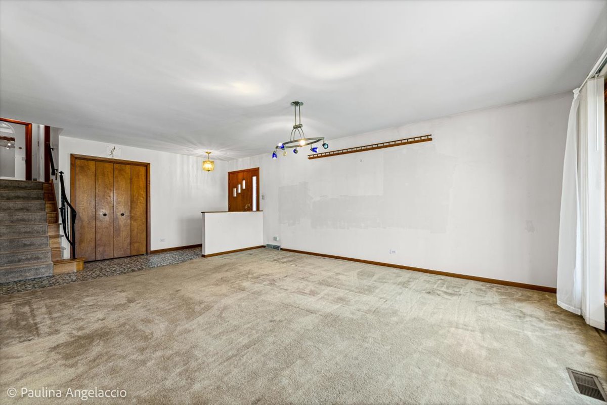 1454 Dayton Place, Des Plaines, IL 60018