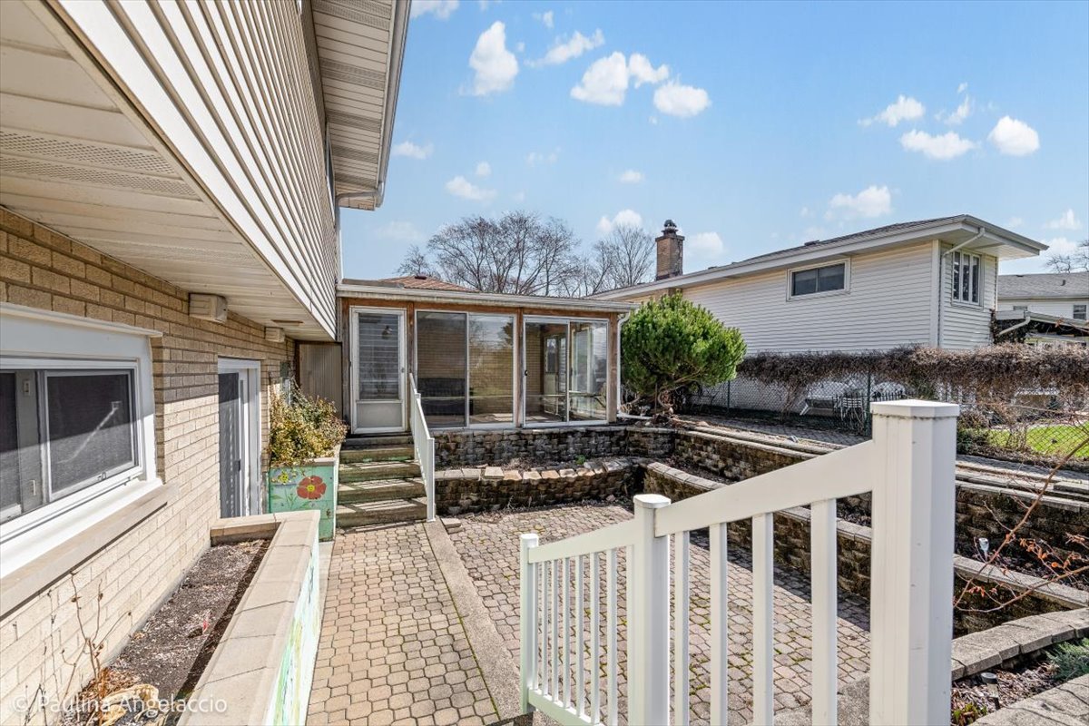 1454 Dayton Place, Des Plaines, IL 60018