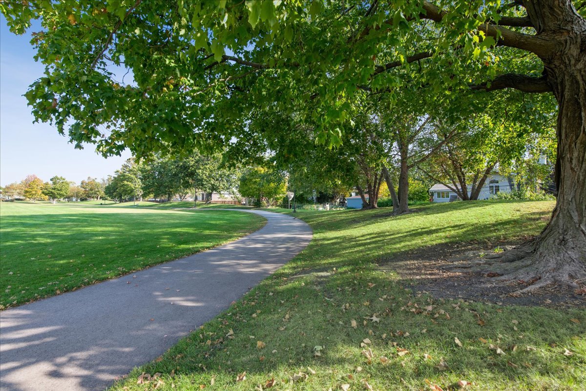 1454 Dayton Place, Des Plaines, IL 60018