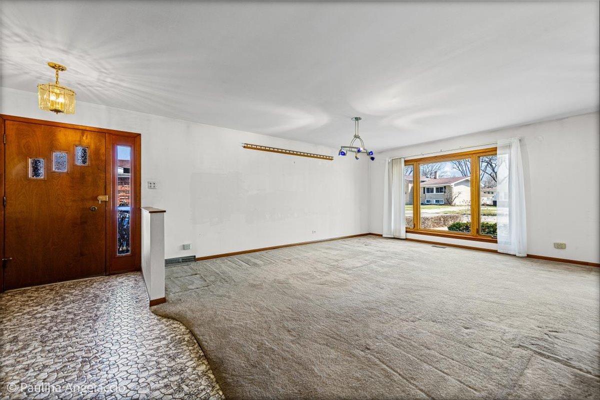 1454 Dayton Place, Des Plaines, IL 60018