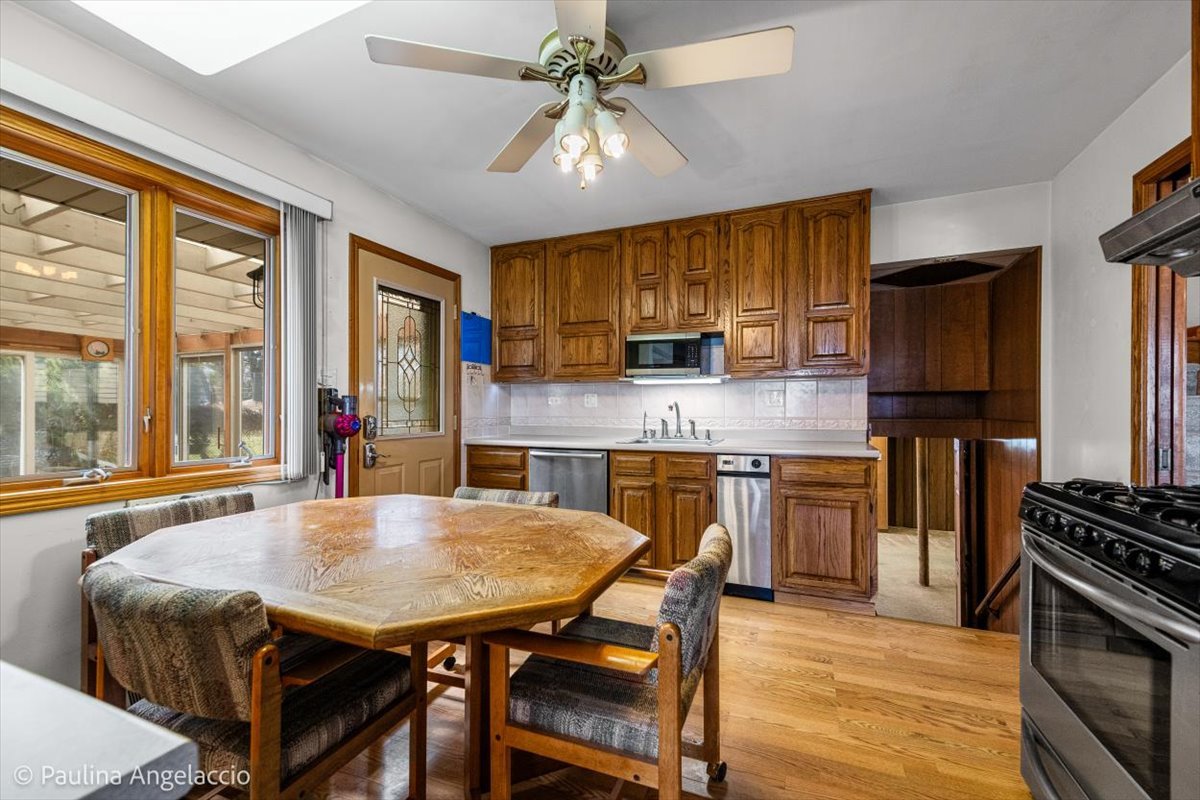 1454 Dayton Place, Des Plaines, IL 60018