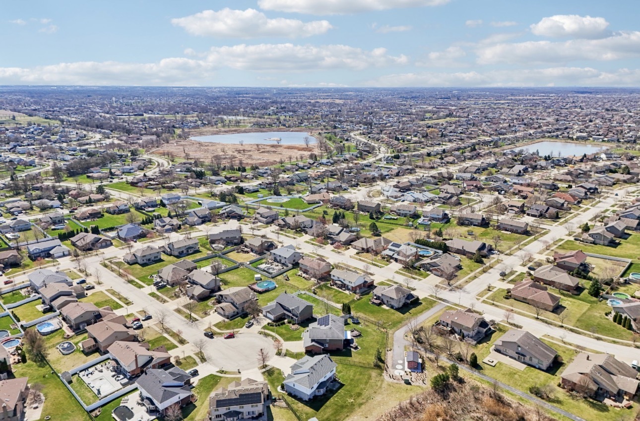 19328 Woodfield Court, Tinley Park, IL 60487