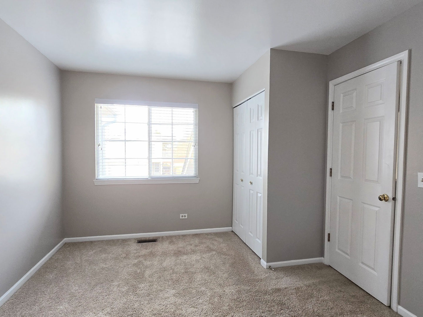 7068 S Stratton Lane, Gurnee, IL 60031