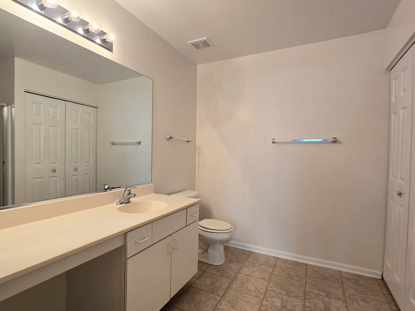 7068 S Stratton Lane, Gurnee, IL 60031