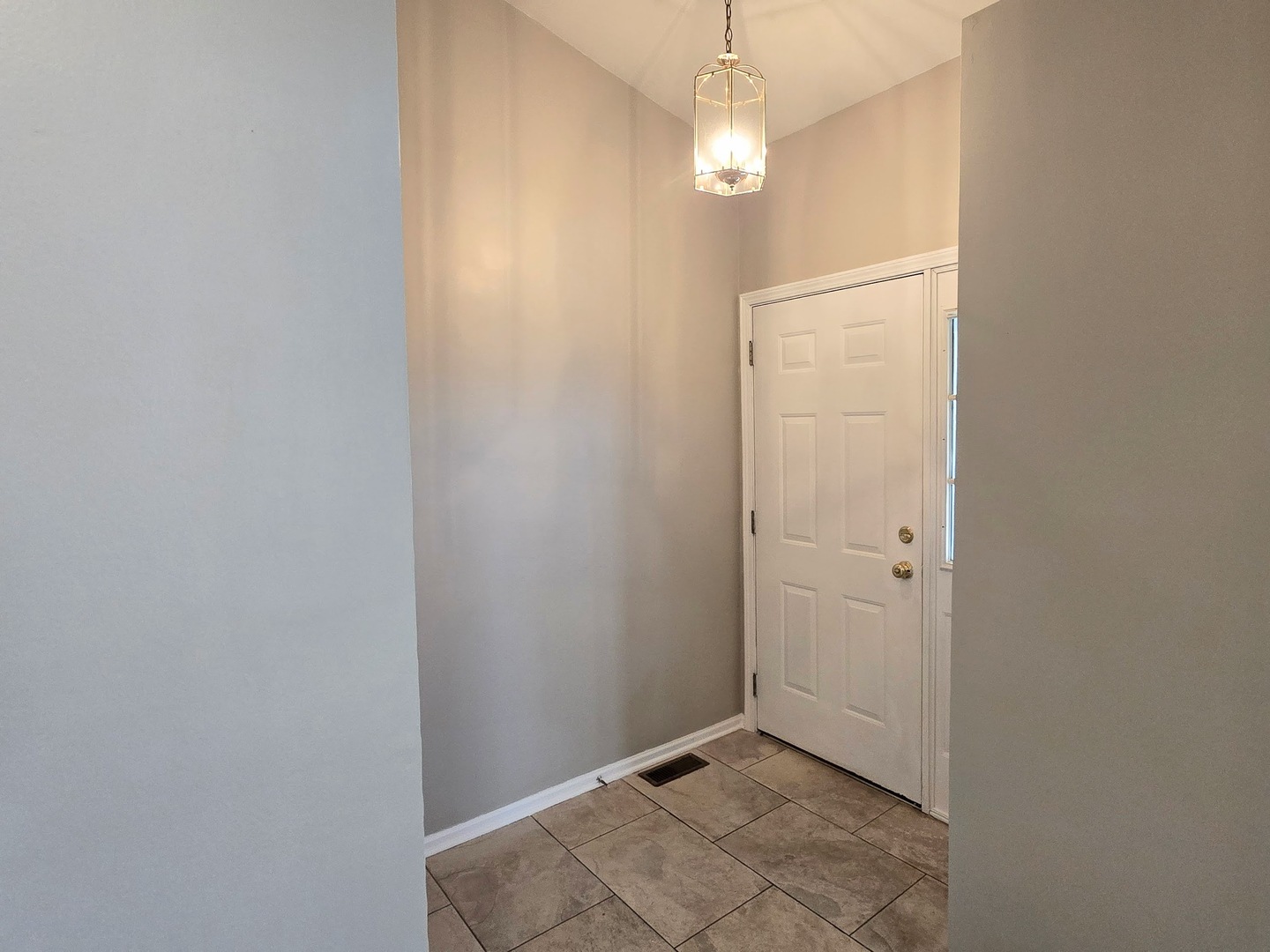 7068 S Stratton Lane, Gurnee, IL 60031