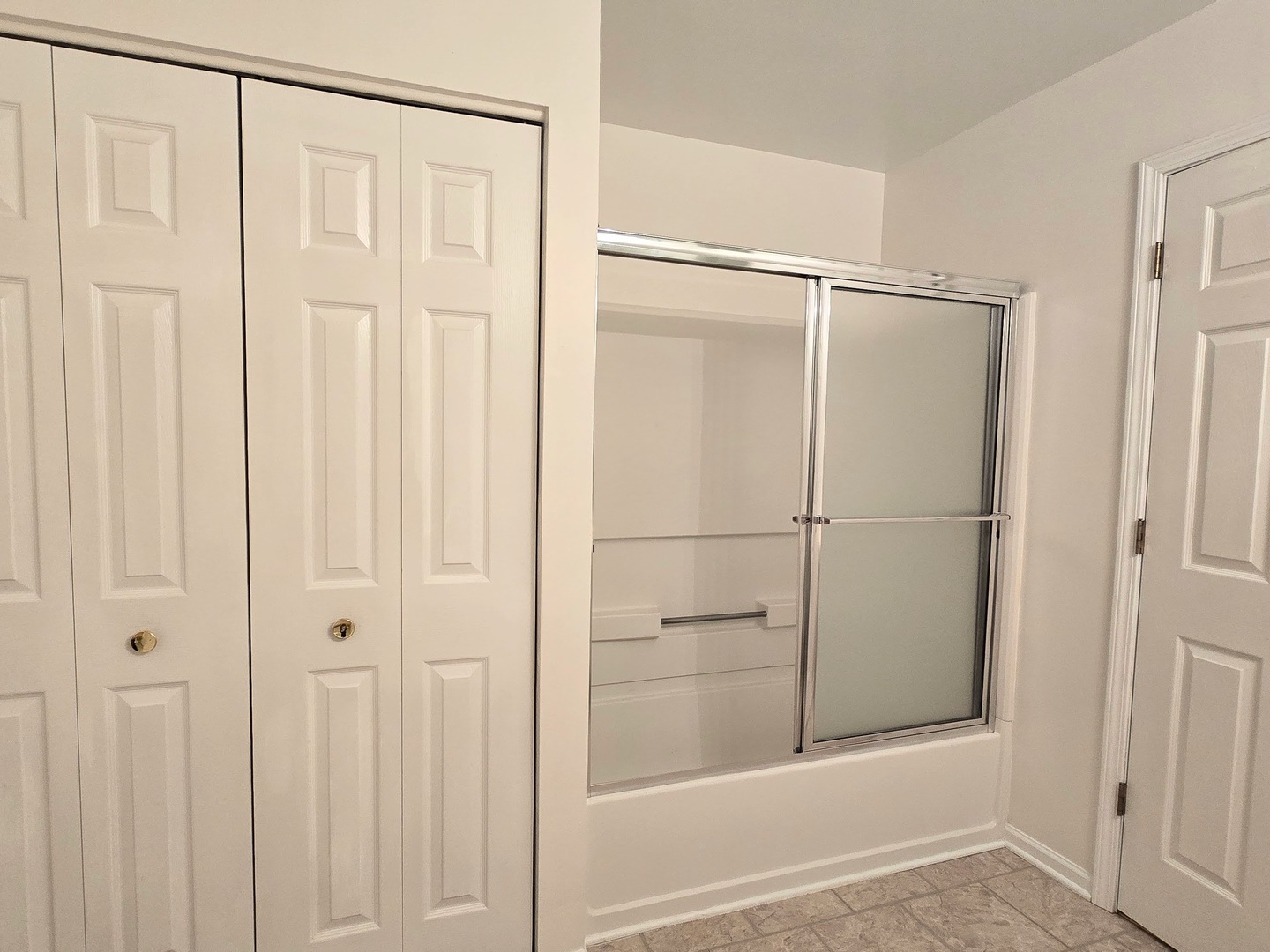 7068 S Stratton Lane, Gurnee, IL 60031