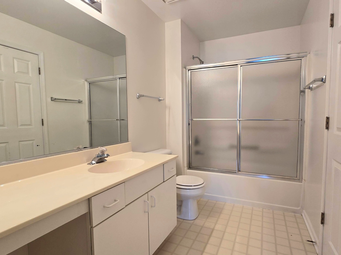 7068 S Stratton Lane, Gurnee, IL 60031