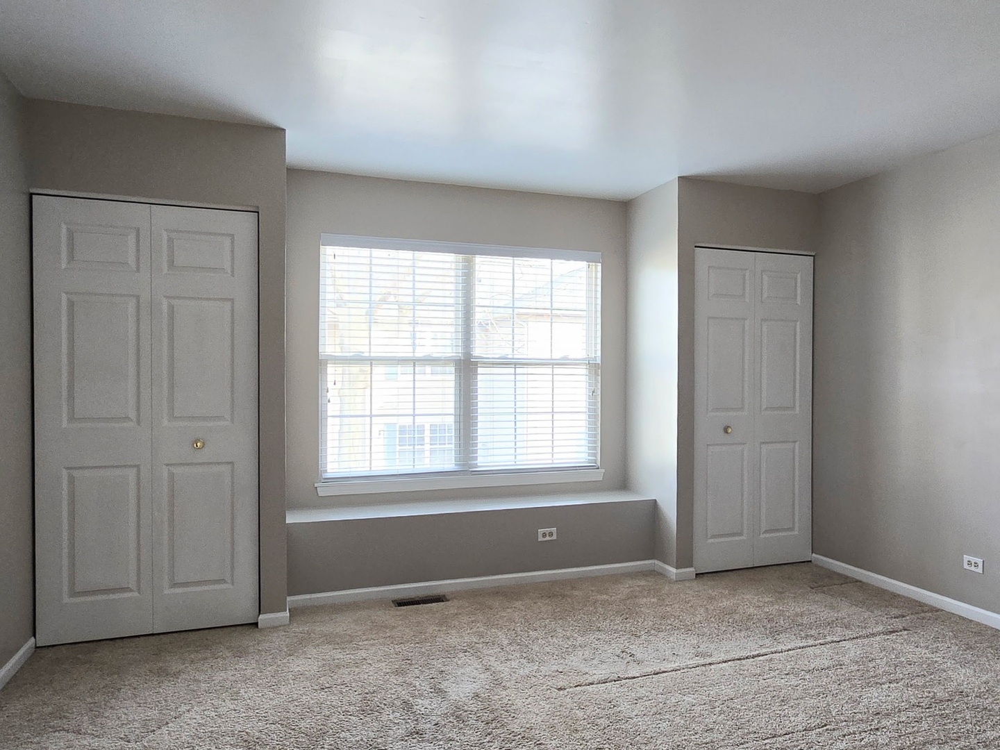 7068 S Stratton Lane, Gurnee, IL 60031