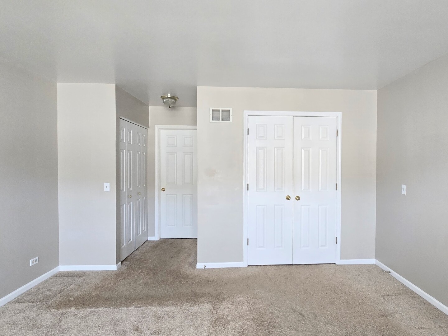 7068 S Stratton Lane, Gurnee, IL 60031