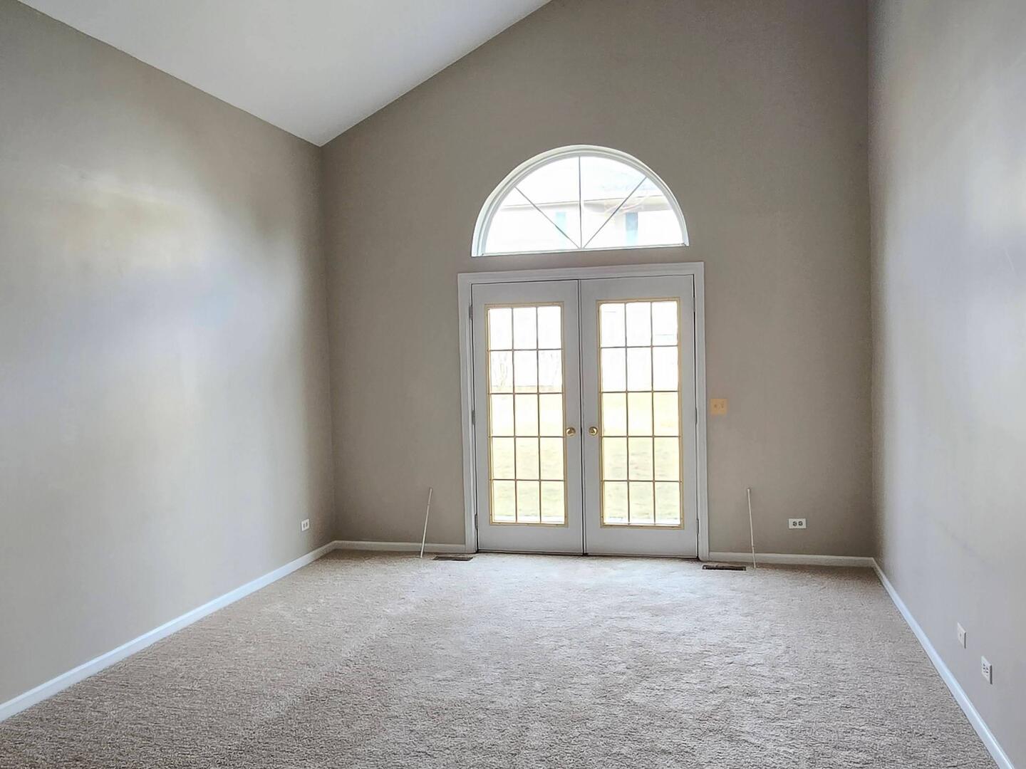 7068 S Stratton Lane, Gurnee, IL 60031