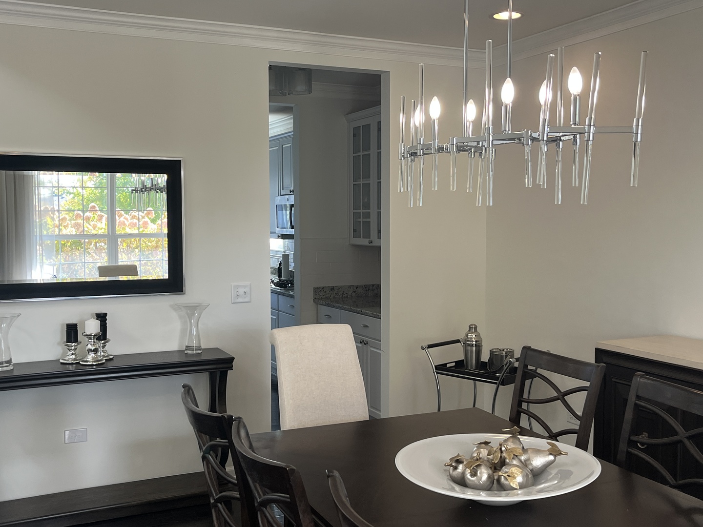 16W764 Hawthorne Court, Willowbrook, IL 60527